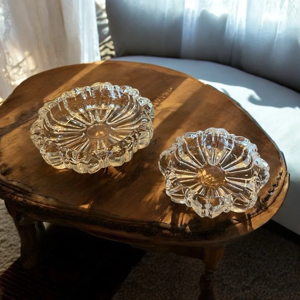 Elegant Glass Nesting Ashtrays. Pair - Picture 3 of 4